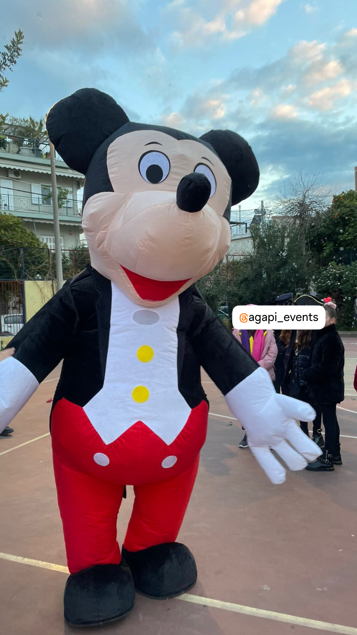 Ο Μίκυ σας καλωσορίζει