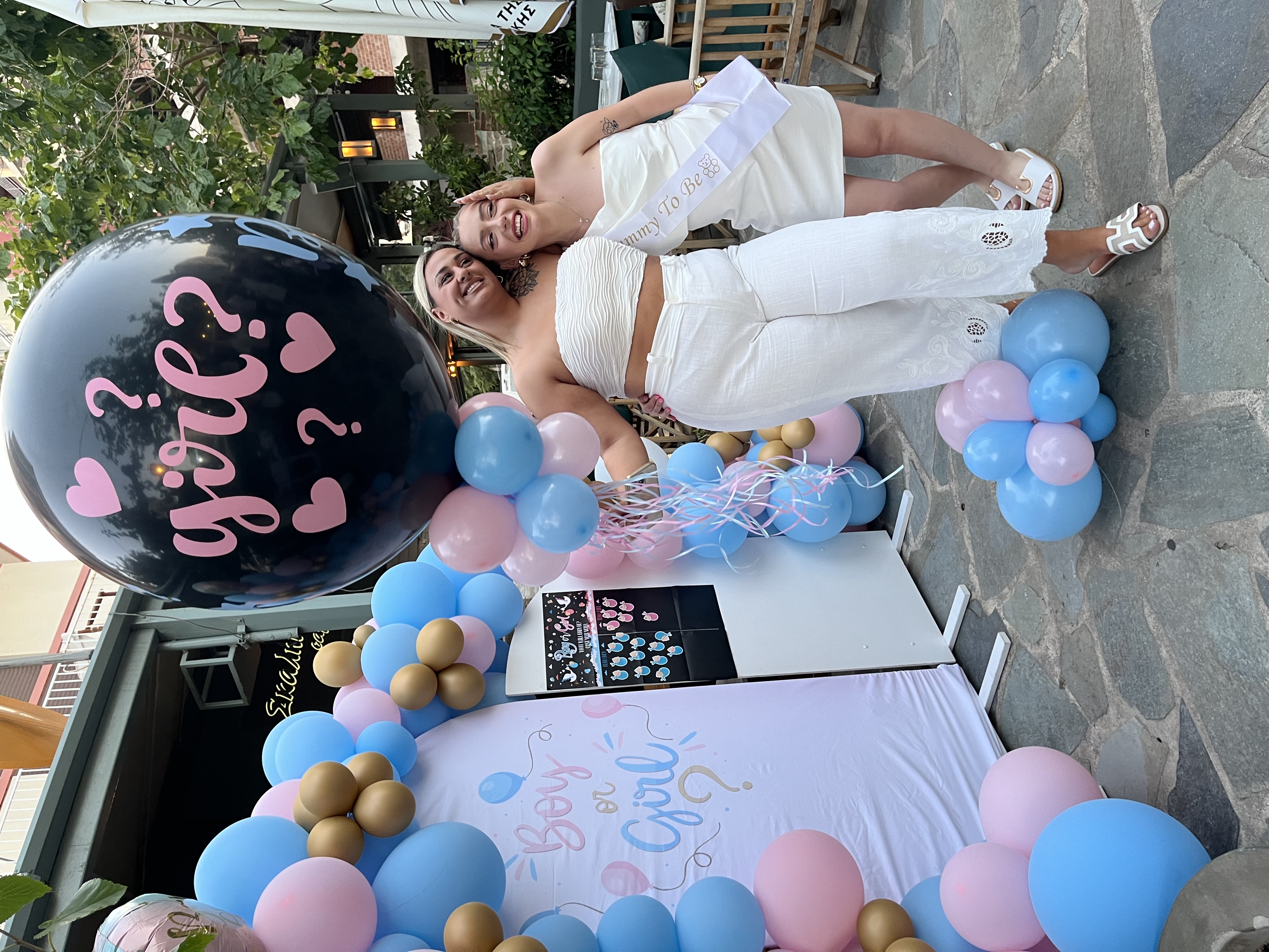 Gender reveal στολισμός με σταντ και μπαλόνια boy or girl