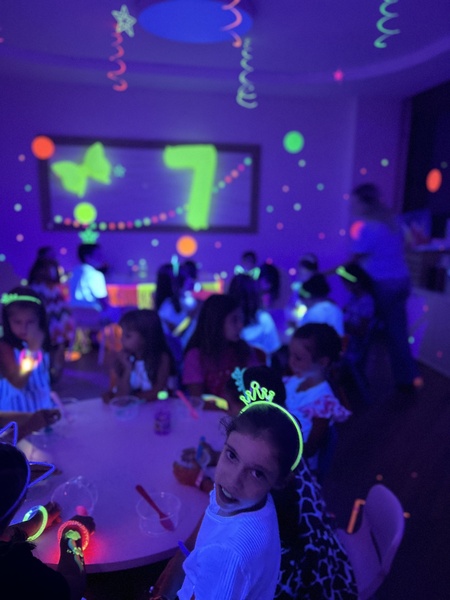 Τα καλύτερα NEON Party με πειράματα που φωσφωρίζουν!