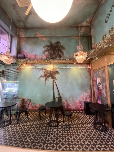 Το μαγαζί έτσι όπως είναι φτιαγμένο είναι κυρίως για πάρτυ για μεγαλύτερα των 7 ετών