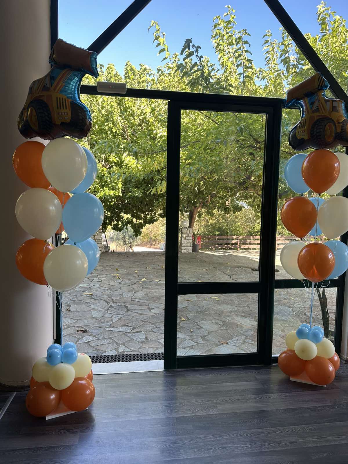 Θέαλον Events